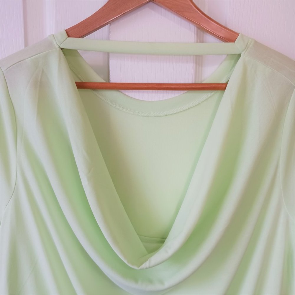 Banana Republic Women's Sandwash Modal Green Short Sleeve Back Drape Top Size L - Picture 6 of 9